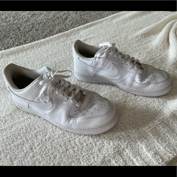 When’s white low top nike Air Force ones size 10.5 - Picture 3 of 5